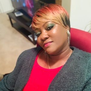 Meet your Posher, Ndeye